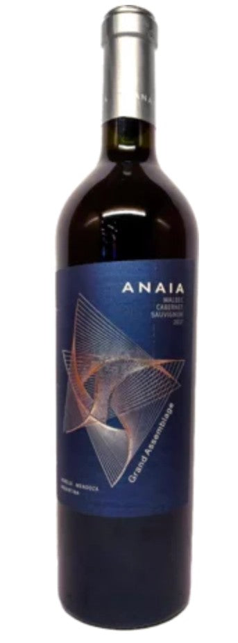 Wine bottle with blue label featuring the brand 'Anaia' on a white background