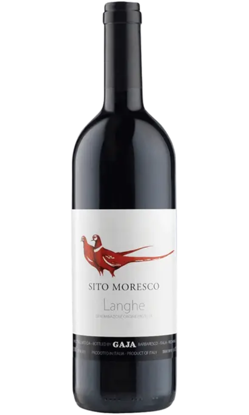 Wine bottle with 'Sito Moresco' label on a white background
