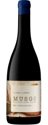 Bottle of Musgo wine with a blue cap on a white background