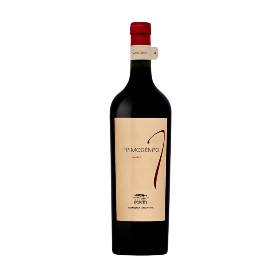 Wine bottle with 'Primogenito' label on a white background